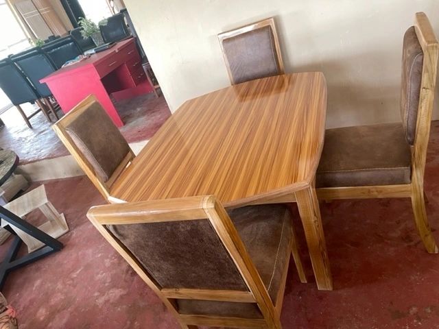 Araromi Dining Set - Image 2